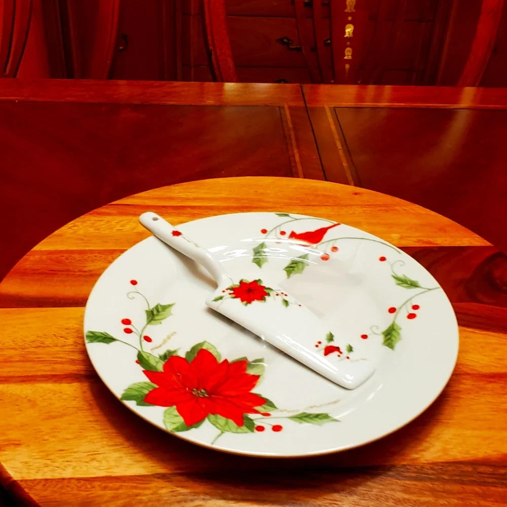 Gibson Cake Plate with a serving spoon
